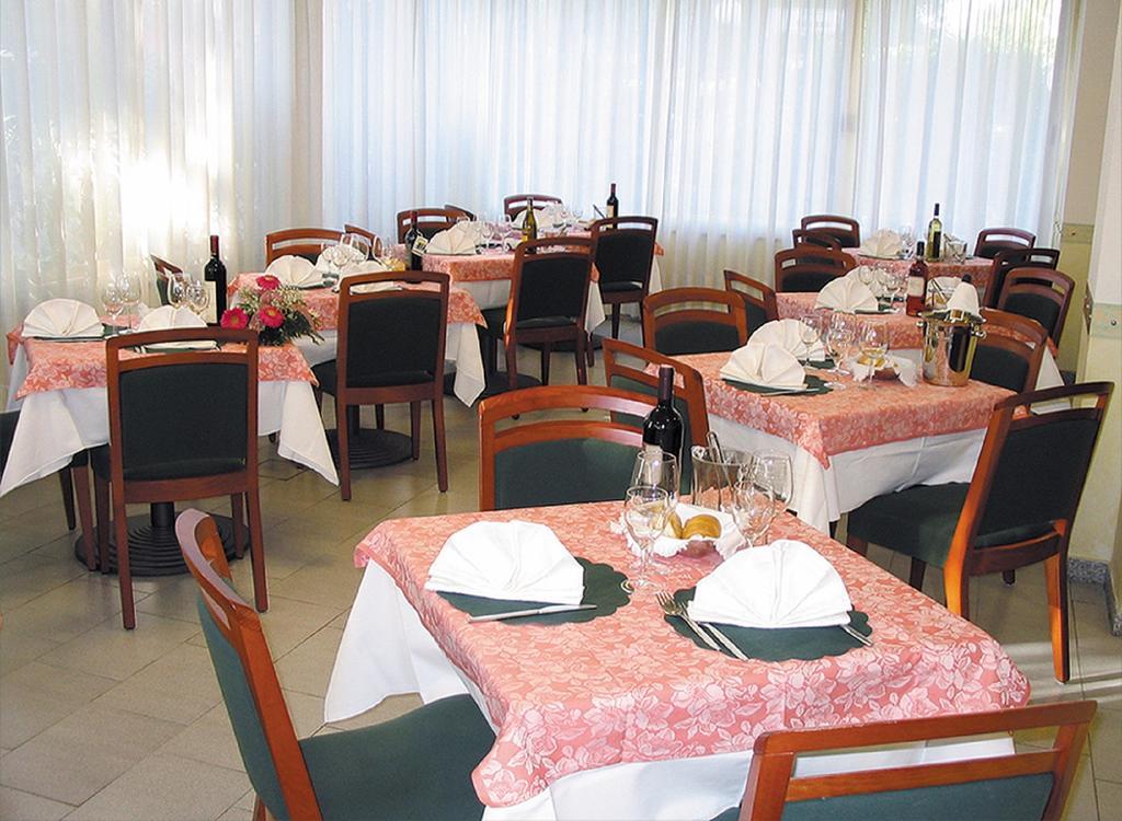 מיסאנו אדריאטיקו Hotel Aquila D'Oro מראה חיצוני תמונה