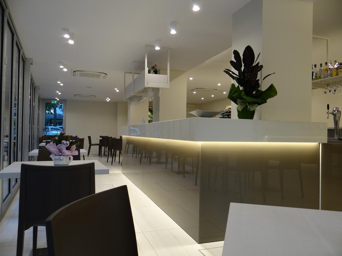 מיסאנו אדריאטיקו Hotel Aquila D'Oro מראה חיצוני תמונה