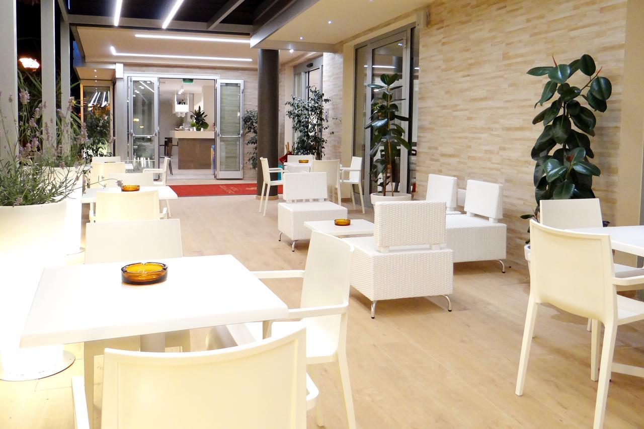 מיסאנו אדריאטיקו Hotel Aquila D'Oro מראה חיצוני תמונה