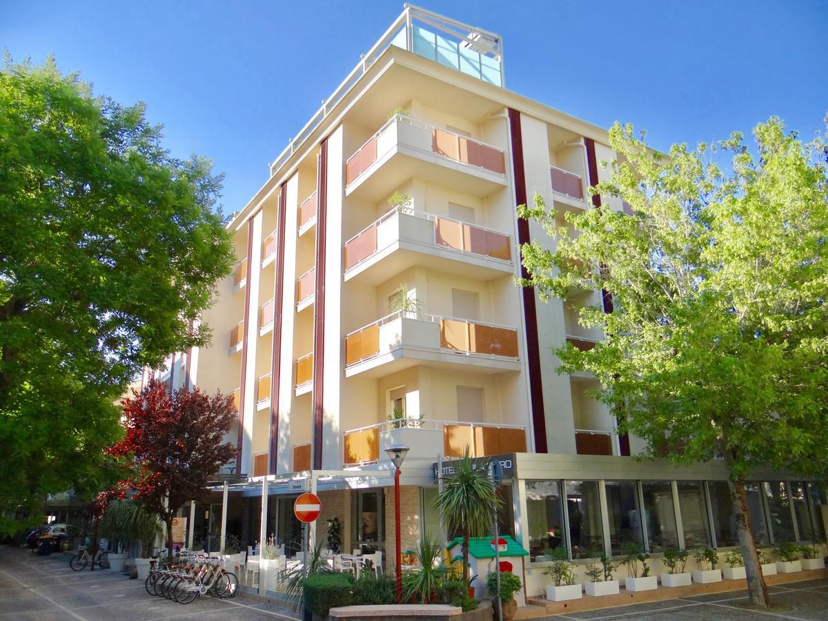 מיסאנו אדריאטיקו Hotel Aquila D'Oro מראה חיצוני תמונה