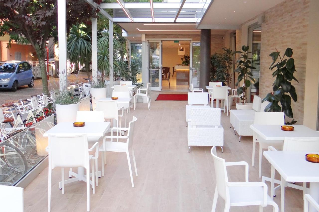 מיסאנו אדריאטיקו Hotel Aquila D'Oro מראה חיצוני תמונה